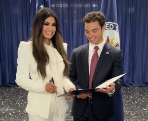 Κίμπερλι Γκίλφοϊλ: Η πρώτη ανάρτηση μετά την ορκωμοσία της ως πρέσβειρας των ΗΠΑ στην Ελλάδα