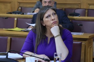 Χάος στη Βουλή με «Φραπέ» και Κωνσταντοπούλου: «Είπατε ότι θα μου κόψετε το λαρύγγι, κύριε Ξυλούρη;»