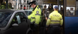 Στα όριά τους οι αστυνομικοί - Αρνούνται να βεβαιώσουν πρόστιμα για τον κορωνοϊό