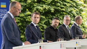 Ν.Τραμπ προς Β.Ζελένσκι και Ευρωπαίους που αρνούνται την συμφωνία: «Ή συμφωνείτε ή πολεμάτε μόνοι σας την Ρωσία»