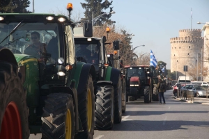 Παραμένουν στα μπλόκα οι αγρότες με το βλέμμα στο συλλαλητήριο – «Τα περιθώρια εξαντλήθηκαν» απαντά η κυβέρνηση