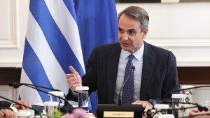 Mητσοτάκης: Σε εγρήγορση ο κρατικός μηχανισμός – Κλειστά έως τις 21/2 τα σχολεία σε Σαντορίνη, Ίο, Ανάφη και Αμοργό