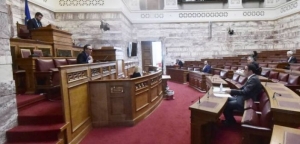 Βουλή: Ενός λεπτού σιγή στη μνήμη του Μανώλη Γλέζου