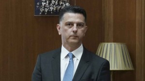Αποχωρεί ο διευθυντής του γραφείου του Πρωθυπουργού στη Βουλή, Μιχάλης Μπεκίρης: «Δεν αποτελεί ούτε υποχώρηση, ούτε αποδοχή οποιασδήποτε κατηγορίας»