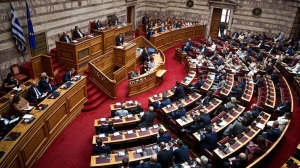 Αντιπαράθεση ανάμεσα σε κυβέρνηση και αντιπολίτευση για τα ασυμβίβαστα των βουλευτών