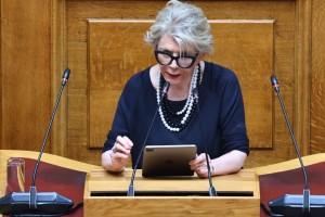 Δεν εξελέγη αντιπρόεδρος της Βουλής η Έλενα Ακρίτα, 169 βουλευτές ψήφισαν «παρών»