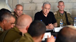 Haaretz: «Βοήθεια, σώστε το Ισραήλ από τον Νετανιάχου – Μην το βομβαρδίσετε όμως σαν τη Σερβία»