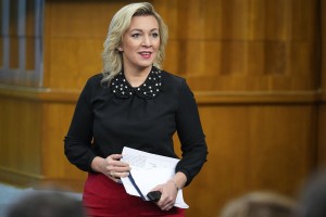 Μ.Ζαχάροβα για Β.Ζελένσκι: «Ένας ηττημένος κλόουν μιλά για τιμημένους ανθρώπους»