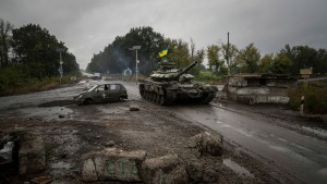Οι Ρώσοι χτύπησαν σφοδρά το Ιζίουμ: Εκκενώνεται το μεγαλύτερο μέρος της πόλης του Χαρκόβου (βίντεο)