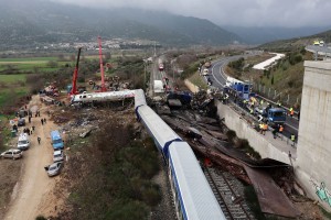 Δημοσκόπηση: 7 στους 10 βλέπουν συγκάλυψη στο έγκλημα των Τεμπών – Η πλειοψηφία τάσσεται υπέρ των πρόωρων εκλογών