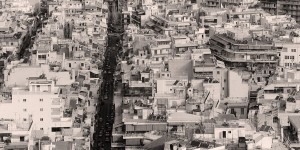 «Χαράτσι» χιλιάδων ευρώ ή έξωση από την αγορά: Το κυβερνητικό τελεσίγραφο σε πωλήσεις και ενοίκια