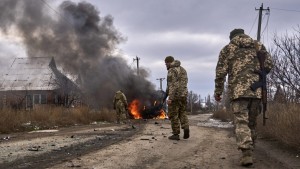 Νέα προώθηση των ρωσικών δυνάμεων σε όλο το μέτωπο – Οι Ουκρανοί χτυπούν τις γέφυρες στην Κριμαία