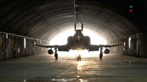 Το Ιράν απογείωσε για πρώτη φορά μαχητικά αναχαίτισης από τις υπόγειες αεροπορικές βάσεις