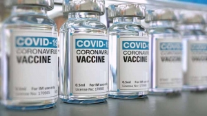 Στον «αέρα» οι επιχειρήσεις εμβολιασμού στην Ευρώπη – Τα λάθη που θα «πληρώσει» ακριβά