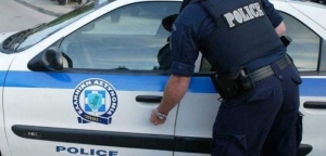 Βόλος: Κάλεσαν το “100” για να συλλάβει οικογένεια για 20 ευρώ βενζίνη – Τα πλήρωσε αστυνομικός