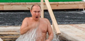 Οι Ρώσοι γιορτάζουν τα Θεοφάνια και ο Πούτιν βούτηξε σε παγωμένα νερά – Στους -20 βαθμούς Κελσίου