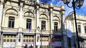 «Πόρτα» σε Τσίπρα από το συντονιστικό της κατάληψης του Εθνικού Θεάτρου