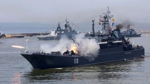 Η Ρωσία εξοπλίζει τα εμπορικά πλοία μεταφοράς σιτηρών με πολυβόλα και πυραύλους Kalibr – Ο λόγος