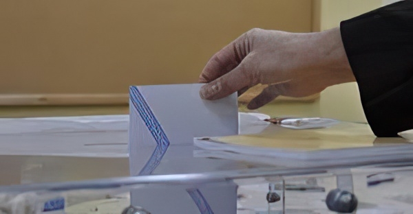 “Μαμούθ” και λιγότερα εκλογικά τμήματα για τις ευρωεκλογές σ΄όλους τους δήμους-Προεξοφλεί μεγάλη αποχή η κυβέρνηση;