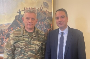 Συνάντηση Θανάση Παπαθανάση με αρχηγό ΓΕΕΘΑ Στρατηγό Κωνσταντίνο Φλώρο
