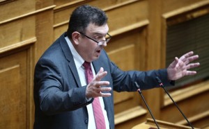 Βουλευτής της Νίκης εισέβαλε στην Εθνική Πινακοθήκη και κατέστρεψε εκθέματα