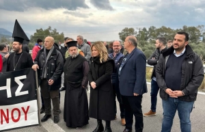 Χριστίνα Σταρακά: Στην παράσταση διαμαρτυρίας στον κόμβο Μαλαμάτων για τη γέφυρα του Μόρνου