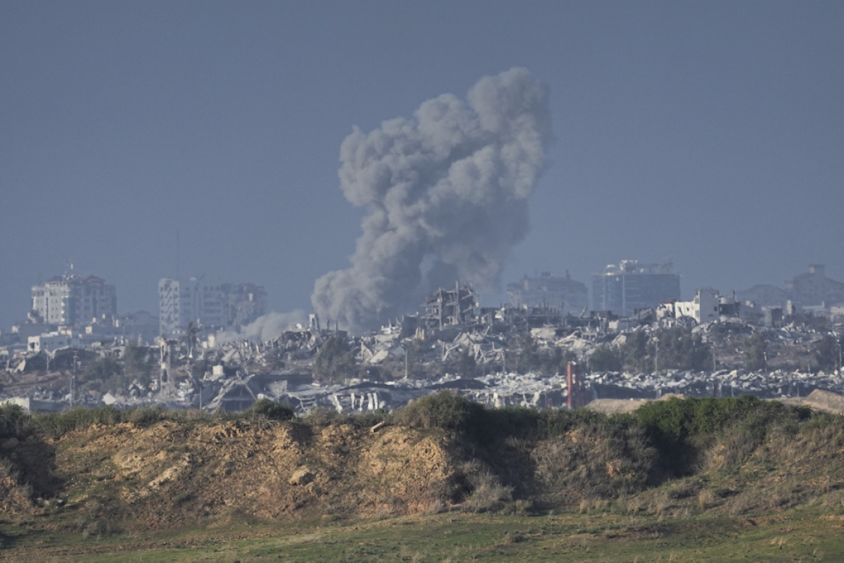 Εντείνονται τα πλήγματα στη Γάζα – Επεκτείνονται στο κέντρο οι επιχειρήσεις του Ισραήλ