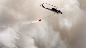 Βίντεο καταγράφει την συντριβή του πυροσβεστικού ελικοπτέρου στο Μέτσοβο – Κολύμπησαν για να σωθούν (βίντεο)