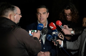 Την παραίτηση του πρωθυπουργού ζητά ο Αλέξης Τσίπρας-κάνει λόγο για «δημοκρατική εκτροπή»