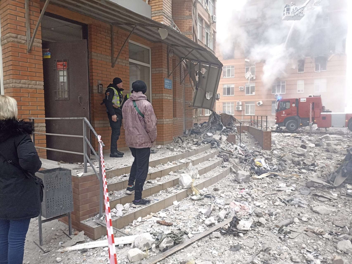 Ουκρανία – Νέο μπαράζ αιματηρών ρωσικών επιθέσεων: Τρόμος για τους κατοίκους – Θλιβερός ο απολογισμός της διετίας