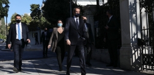Ορκωμοσία υπουργών: Πρωθυπουργός και Ιερώνυμος δεν αντάλλαξαν κουβέντα