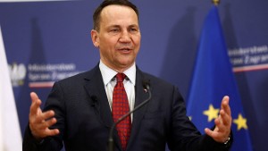Πολωνός ΥΠΕΞ: «Αν η Ρωσία μας επιτεθεί “βγάζουμε τα γάντια” – Θα τη νικήσουμε σε χρόνο ρεκόρ»