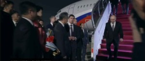 Δείτε βίντεο από την άφιξη του Β.Πούτιν στο Πεκίνο: Οι Κινέζοι τον υποδέχθηκαν με τεράστια θέρμη