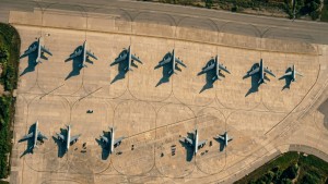 Σούδα: Μεγάλη συγκέντρωση αμερικανικών αεροσκαφών δείχνουν δορυφορικές φωτογραφίες