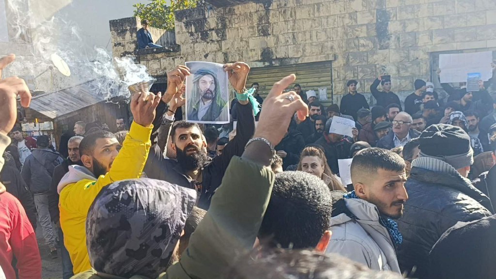 «Βράζει» η Συρία: Μάχες στην Ταρτούς – Καίνε τουρκικές σημαίες στην Λαττάκεια – Έτοιμοι για επέμβαση οι Ρώσοι!