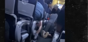 Τρόμος σε αεροπλάνο της United: Ασθενής με κορωνοϊό πέθανε κατά τη διάρκεια της πτήσης (Video)