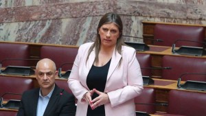 Βολές Κωνσταντοπούλου κατά Τσίπρα: «Δυόμιση χρόνια ήταν τουρίστας στη Βουλή»