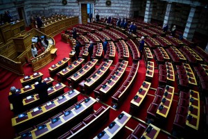 Η ΝΔ προτείνει αναθεώρηση του Συντάγματος σε περιουσία, στέγαση και «κλιματική αλλαγή»