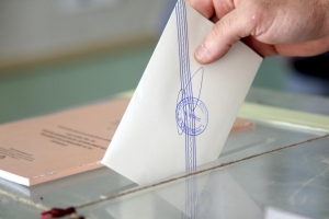 Ποιοι, πότε, πώς και πού ψηφίζουμε στις ευρωεκλογές – Τα κόμματα, οι έδρες και οι σταυροί