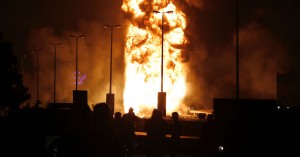 Εντυπωσιακά πλάνα: Shahed-136 έπεσε σαν κομήτης σε αμερικανική βάση του Μπαχρέιν – Πανηγύριζαν οι κάτοικοι (βίντεο)