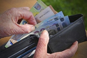 Έρχεται η «επαγγελματική ασφάλιση»! – Η κυβέρνηση μετακυλά την ευθύνη στους εργαζόμενους: «Παίξτε τα λεφτά σας»!