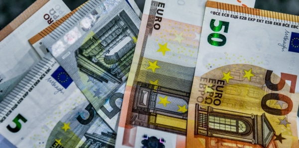 Τα 10 πιο τρελά επιδόματα που έχει «χαρίσει» το ελληνικό Δημόσιο: 420 ευρώ… για να πλένουν τα χέρια τους