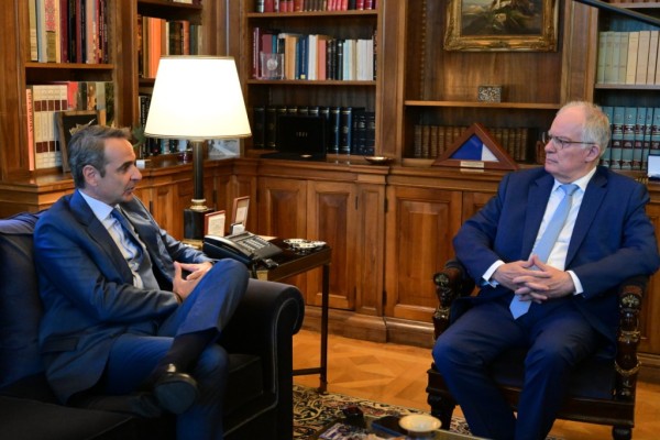 Πολεμικά πλοία στις ακτές της Λιβύης για παράνομους μετανάστες και ΑΟΖ έστειλε η Ελλάδα