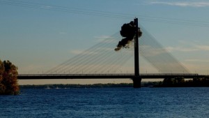 Νεα ρωσικη επιθεση Κτύπησαν και τη βόρεια γέφυρα του Δνείπερου στο Κίεβο