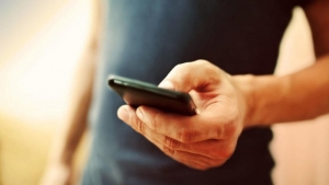 SMS στο 13033: 8,6 εκατομμύρια μηνύματα σε 48 ώρες – Στα πόσα «κληρώνει» νέα μέτρα