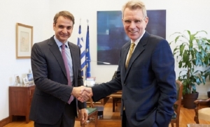 Παρέδωσαν τα κλειδιά της χώρα μας στον πρέσβη των ΗΠΑ