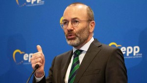 Πώς η ΝΔ «τακτοποιούσε» τα δικά της παιδιά ακόμα και μέσα στην ΕΕ – Ο ρόλος του Μάνφρεντ Βέμπερ