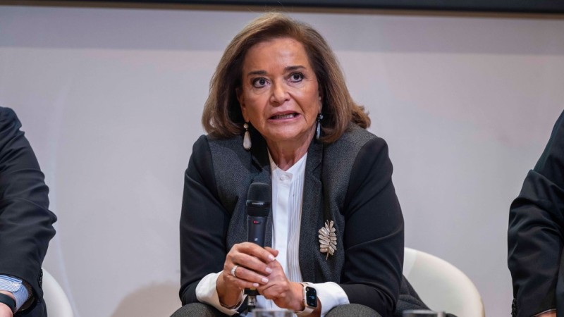 Η Ν.Μπακογιάννη παραδέχτηκε ότι υπάρχει κουμπαριά μεταξύ της οικογένειας του «Φραπέ» και εκείνης του Κ.Μητσοτάκη!