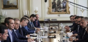 Ο Μητσοτάκης βλέπει Περιφερειάρχες για το Μεταναστευτικό και την απορρόφηση κονδυλίων