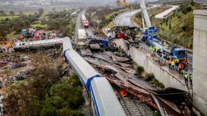 Νέα ντοκουμέντα για τα Τέμπη: Φωτογραφία αποκαλύπτει εύφλεκτα υγρά στο φλεγόμενο βαγόνι!